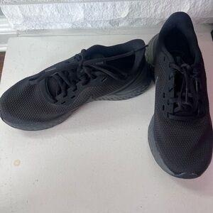 Women’s Nike Revolution Black Athletic Shoe 6